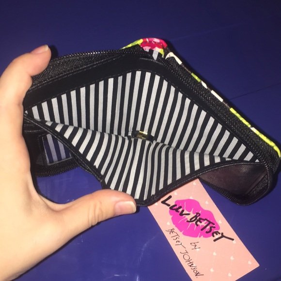 Betsey Johnson wallet - Picture 5 of 6